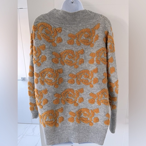 Tribal/ Knit V- neck Sweater/ Mustard yellow florals with grey/ Size US XL - Picture 2 of 8